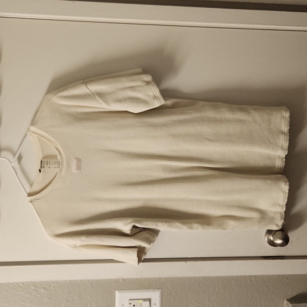 Bo and Tee cream Workout tshirt. Size M